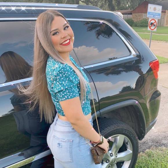 Poshmark profile picture for @paola